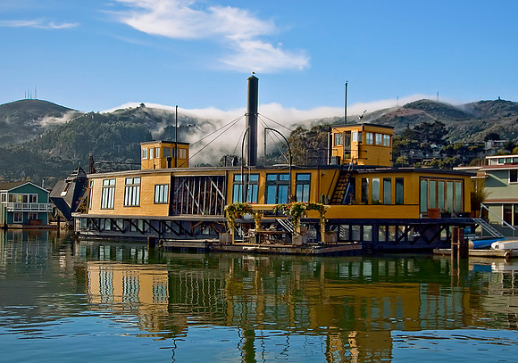 Houseboat Livin'