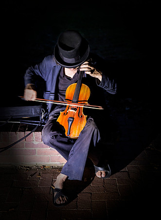 Un-Strolling Minstrel